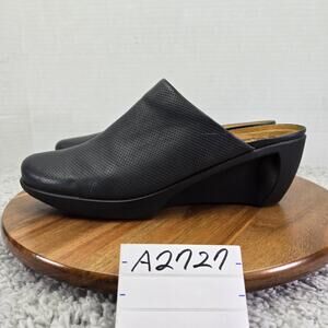 Naot Womens 41 Black Leather Casual Lifestyle Slip On Daily Wedge Mule Sandals